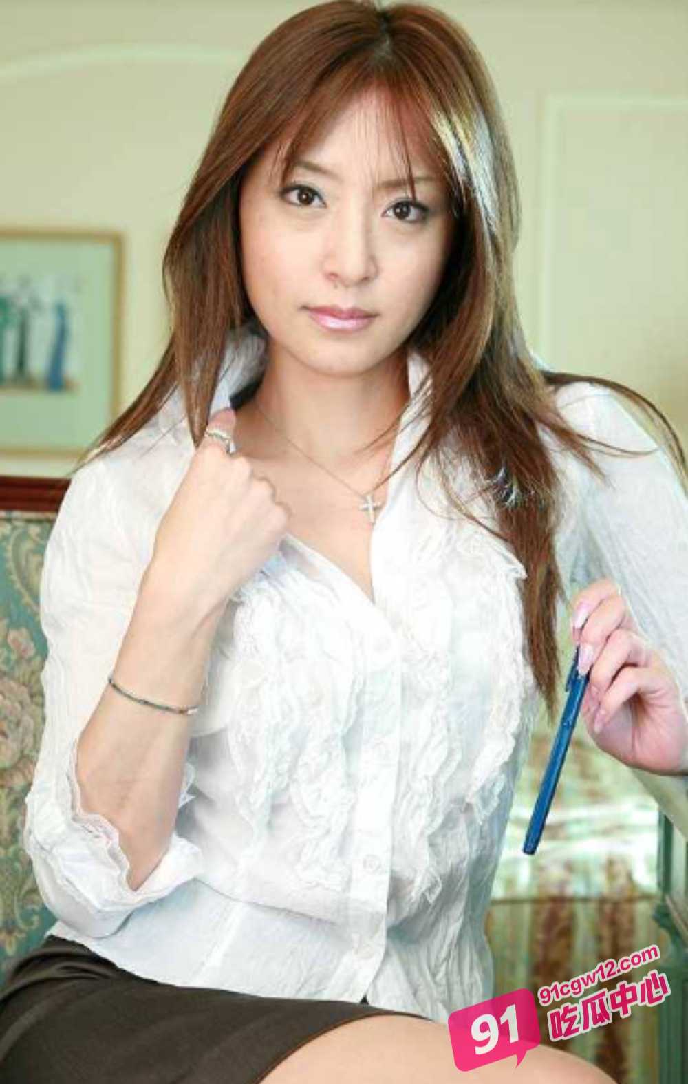 性感女老师真奈美沦为共用校鸡 校长/主任/同事/轮番灌精 最后被学生抓臀猛肏致小穴失禁