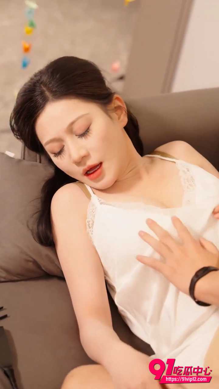擦边短剧一往情深 最强老公强制占有娇妻 张星颖日夜缠绵不放手