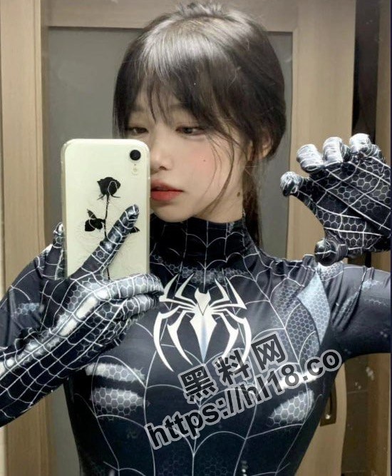 抖音 钰钰 长相超骚喜欢露奶自慰等极限操作，纯纯的大骚鸡～