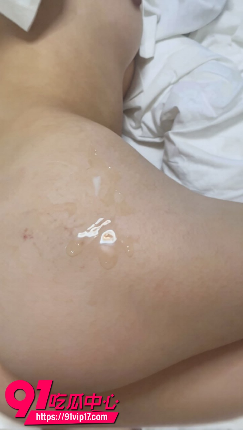 小伙跟成年表妹孤男寡女共处一室最后擦枪走火乱伦激战4 小伙跟成年表妹孤男寡女共处一室最后擦枪走火乱伦激战4