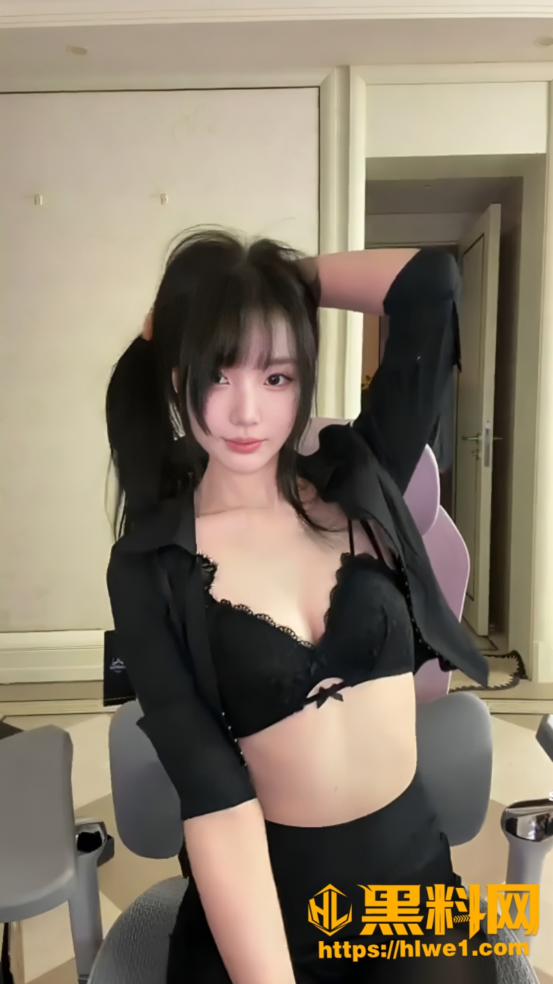 抖音纯欲风极品女友 最新重金私拍 性感美乳翘臀骚舞 露三点自慰诱惑