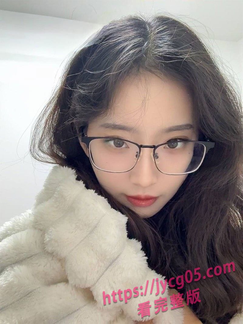 广州职业学院王慧裸聊视频泄漏！镜头前搔首弄姿淫荡至极~ 配图5