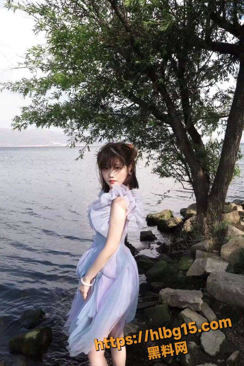 重庆高颜值大学生 生活照称得上女神级 脱了衣服之后确实极度反差 妥妥小母狗