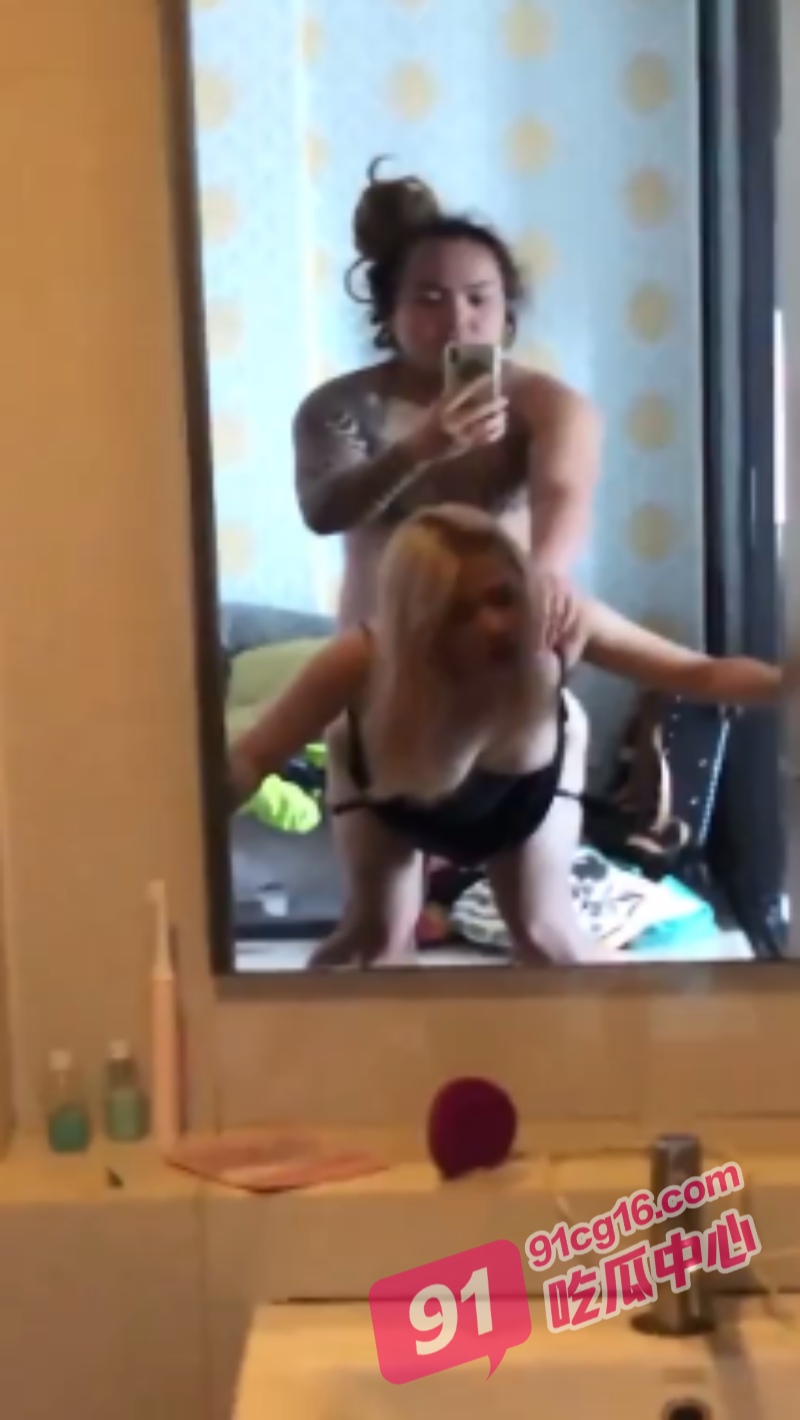 好逼都让猪拱了！清冷美女淫荡事 女上位骑乘取悦老板！