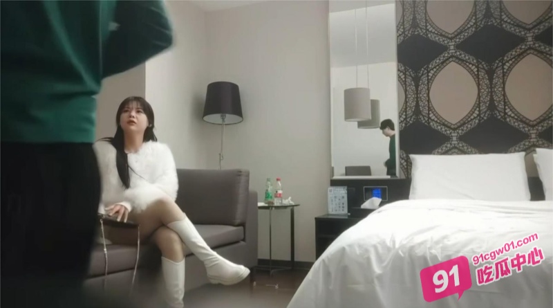 重庆气质少妇蒋桂芝约炮年轻小伙儿 骚逼被小伙操的多次高潮 受不了求饶！ 配图
