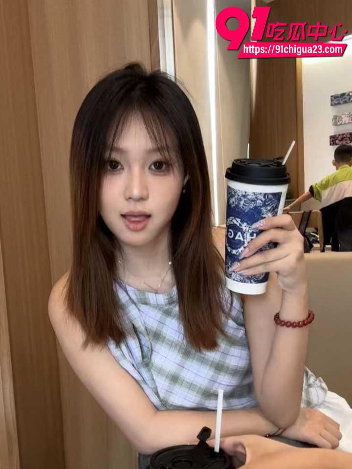 抖音小网红吴思佳从清纯自拍博主变黑桃Q媚黑网红 深夜发布重口图秒删 只留黑桃纹身测试底线懂的自然懂