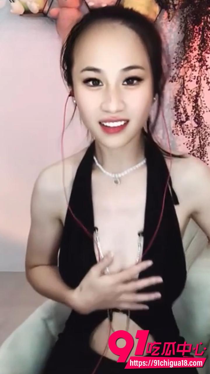 BIGO女神秋秋私密直播尺度炸裂3