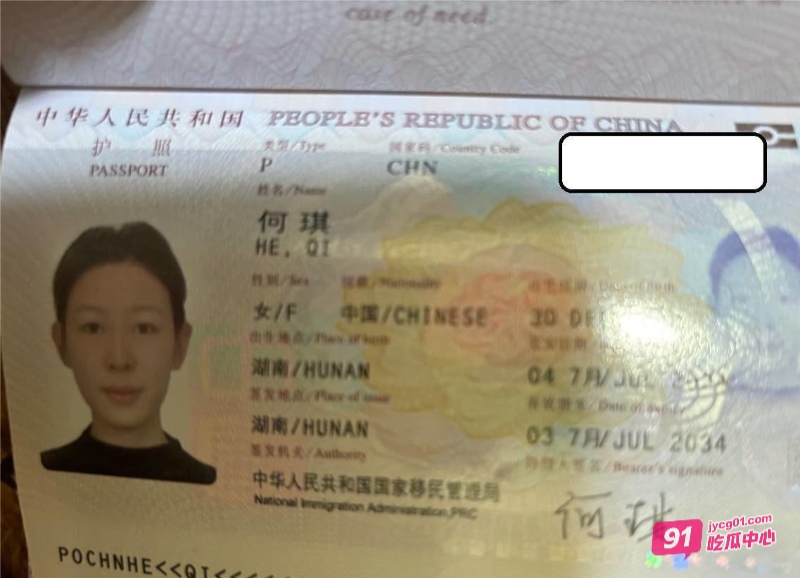 快手网红何琪出轨被曝 背着男友出国旅游 开启榨精之旅~