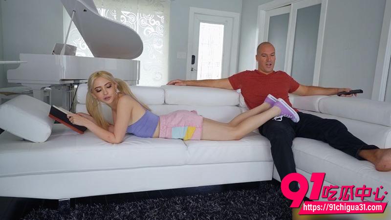 欧美网黄JaneWilde剧情新作 吊带短裤继妹的挑逗 忍不住狠狠操翻她！