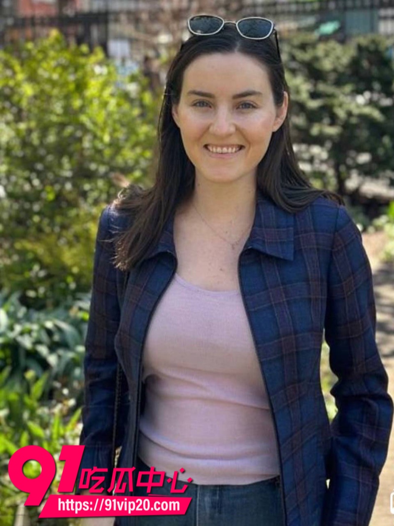 华尔街已婚精英律师NathanielCullerton跟29岁女助理公园热吻被意外拍到4 华尔街已婚精英律师NathanielCullerton跟29岁女助理公园热吻被意外拍到4