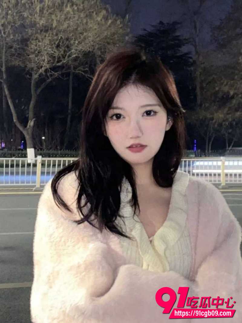 北京科技大学天津学院网红张绮6