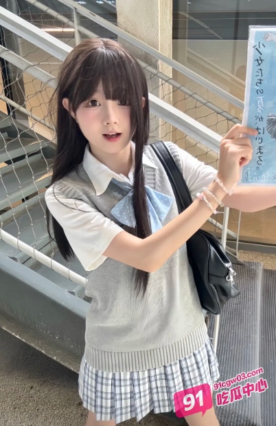 jk萝莉茶茶和男友自拍小视频合集收录 素人蓝发JK萝莉自摄精品不容错过!