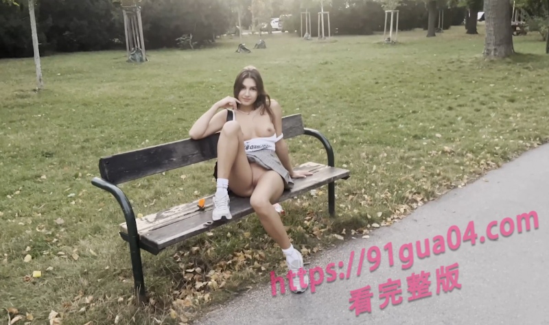 欧美圈最火的姐妹花露出合集 清纯与性感无缝切换! 配图4