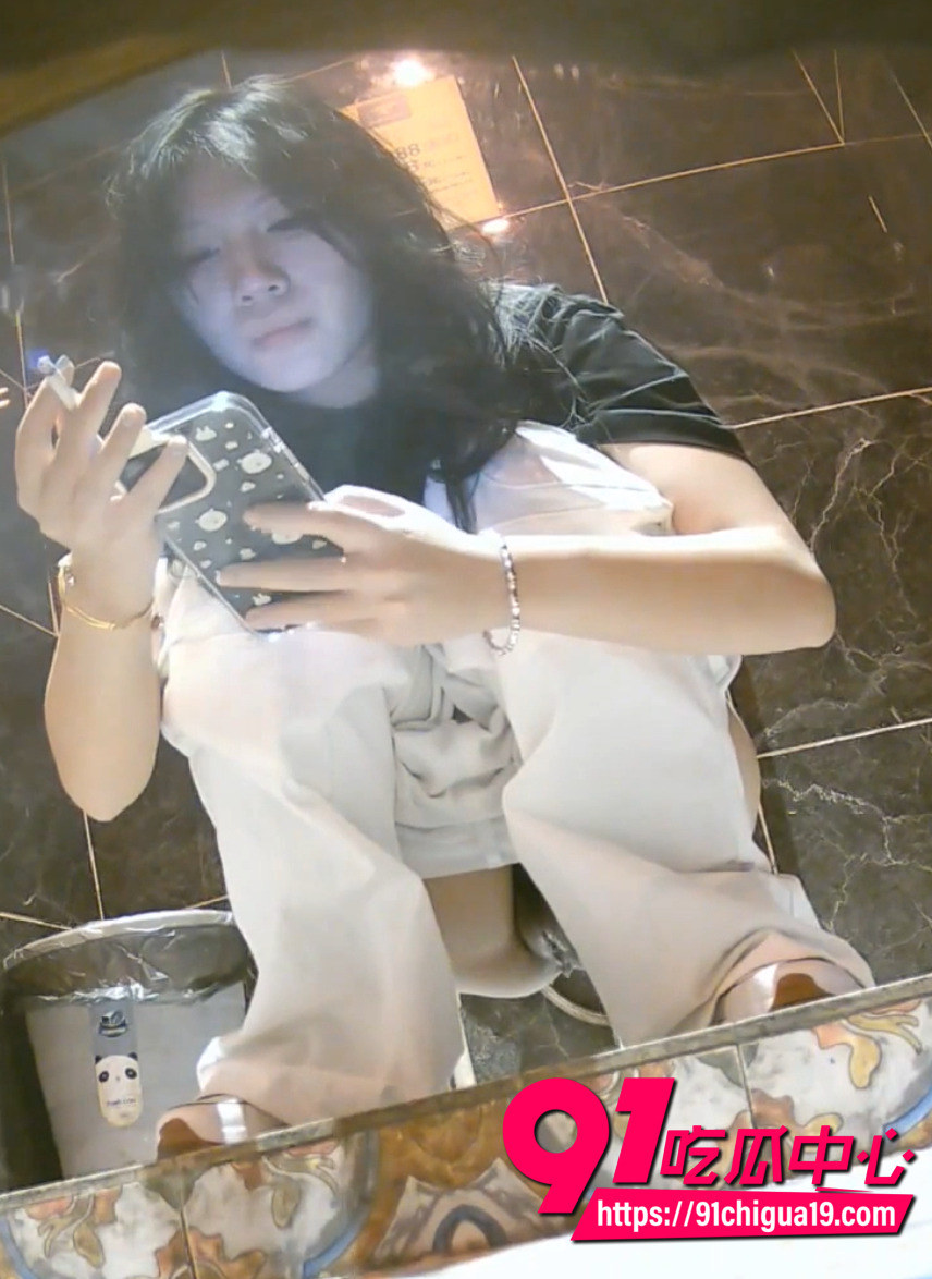 酒吧厕所大神偷拍视频1
