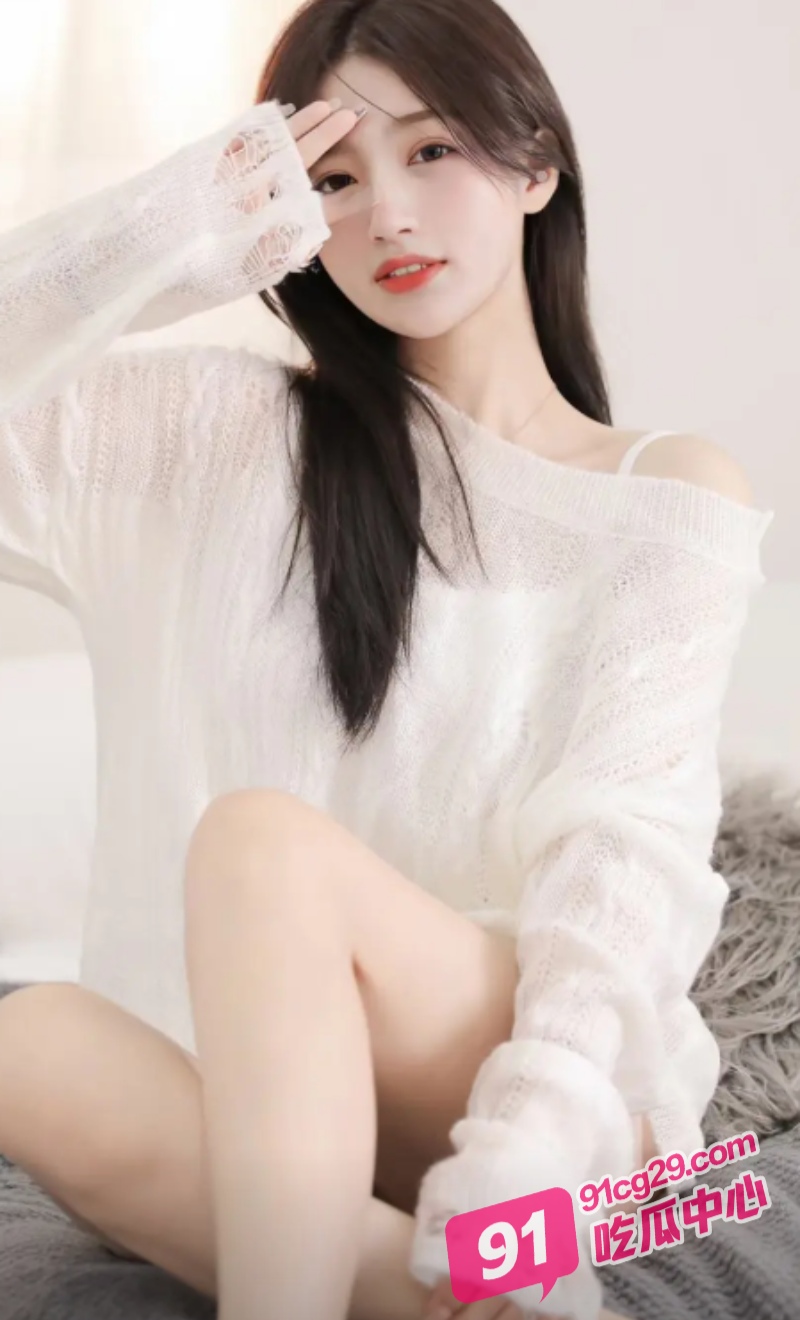 黑丝米菲兔新作 浴缸抱男人胸足交大屌 黑丝白腿分外妖娆！ 配图3