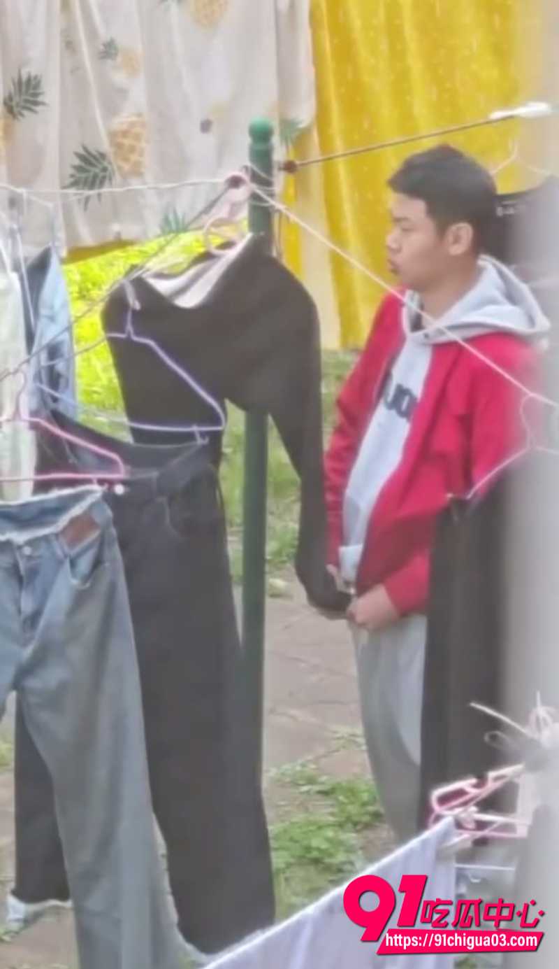 学校变态男偷女生打底裤宿舍楼下狂撸高潮喷射曝光全过程 性压抑到极致