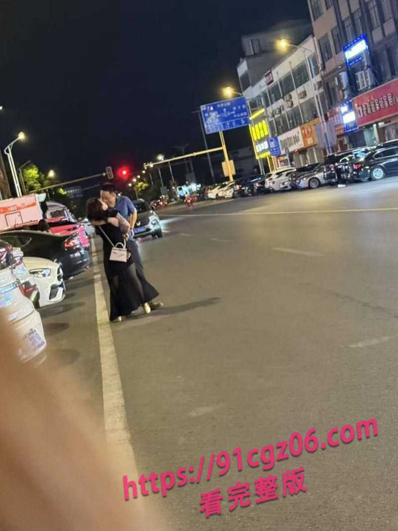 小情侣马路边做爱2素材水印版 小情侣马路边做爱2素材水印版