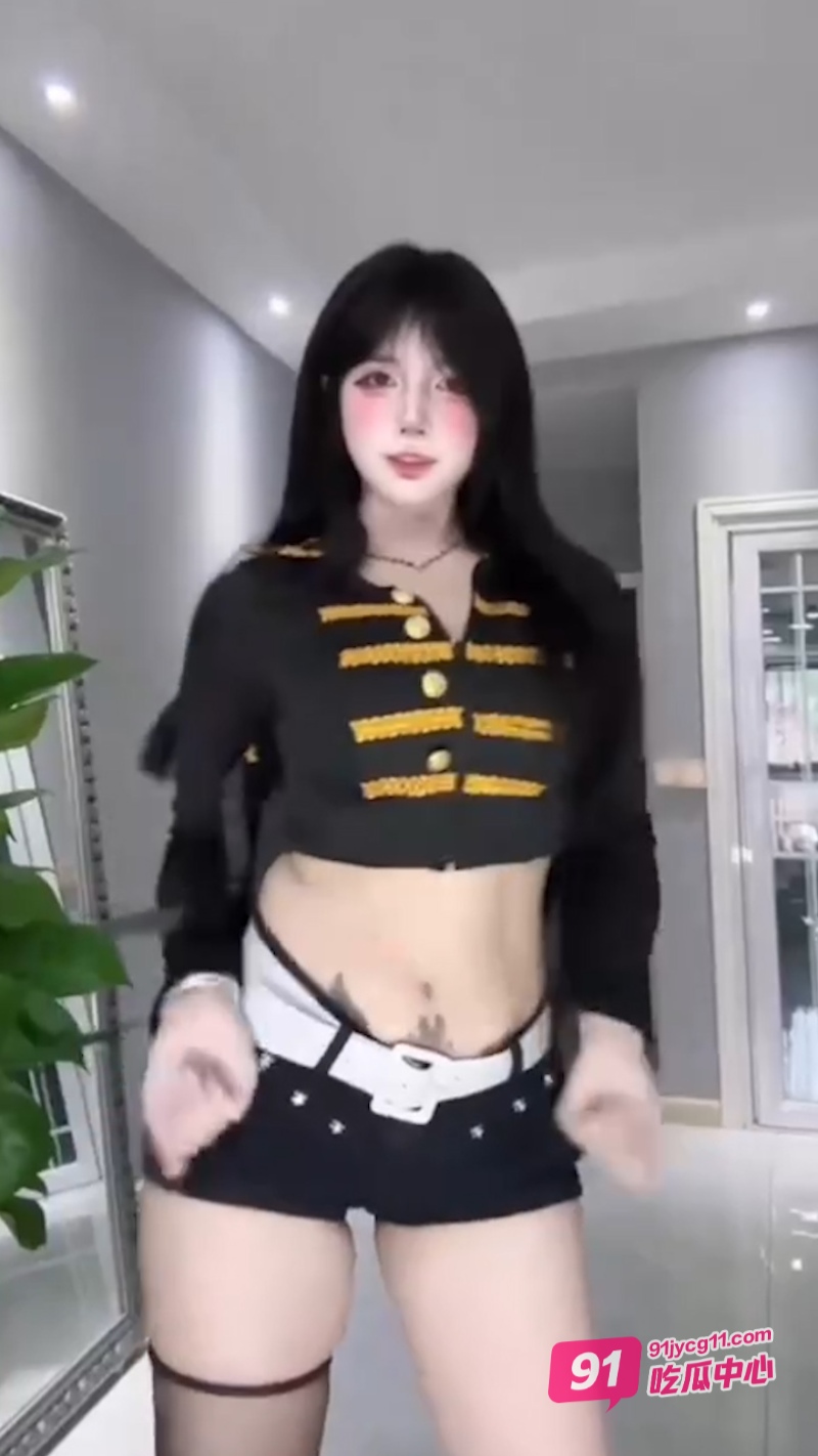 抖音巨乳幼幼酱 定制热舞福利 呻吟声十分动人 配图3