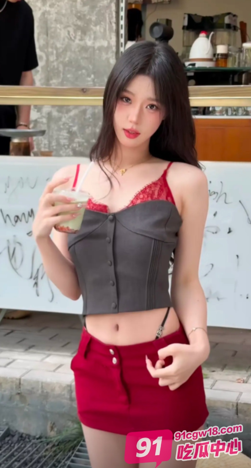 姐弟乱伦之空虚的亲姐姐～空虚少妇穿着亲弟买的情趣黑丝 “弟弟 我想要了”
