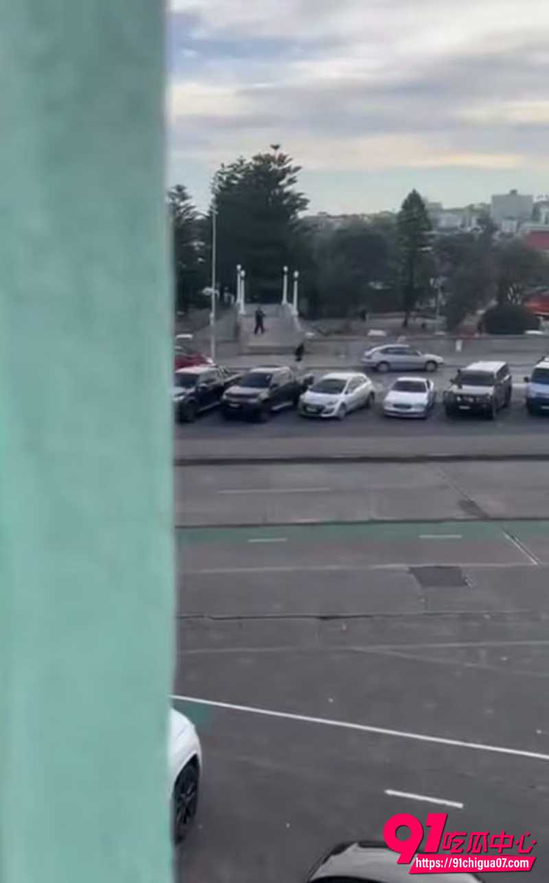 澳大利亚悉尼邦迪海滩发生枪击事件2