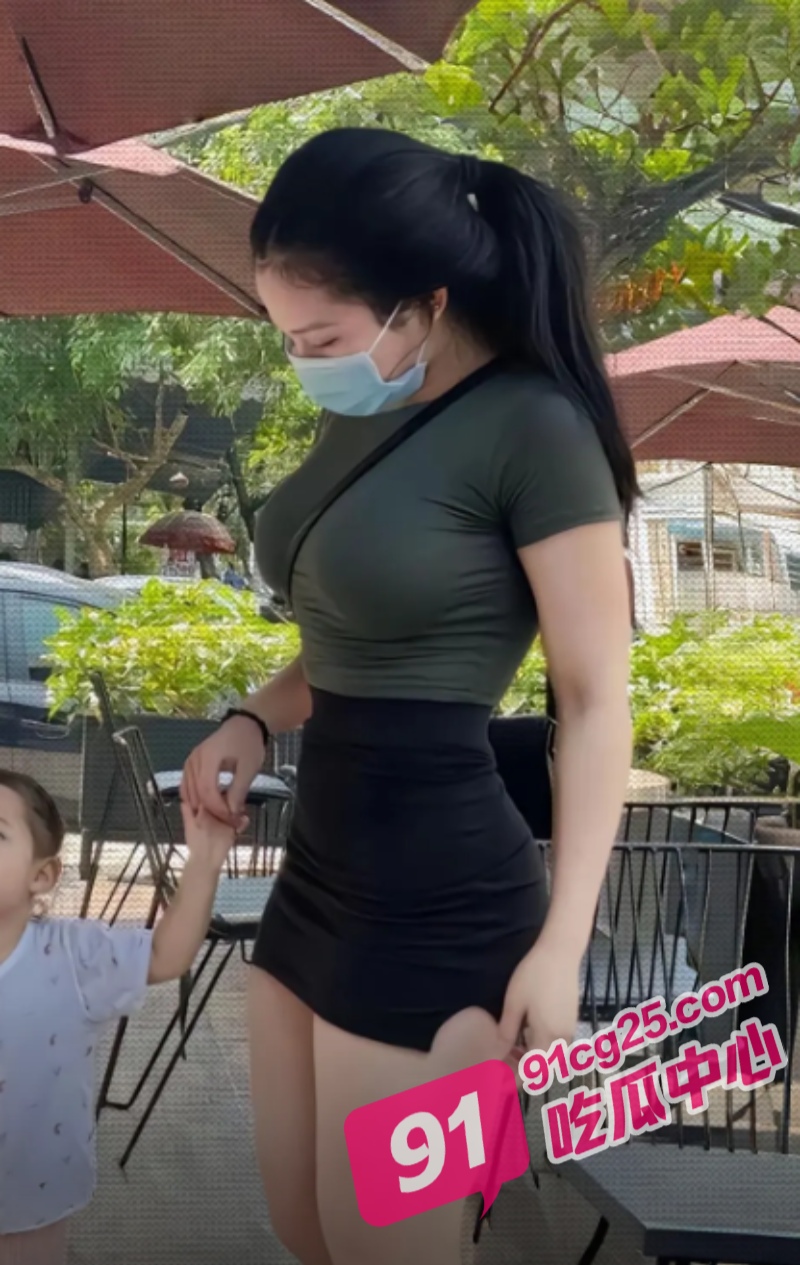 家有淫妻喜露出！健身美臀少妇 羊羊 野外露出3P全程露脸视频泄密流出！