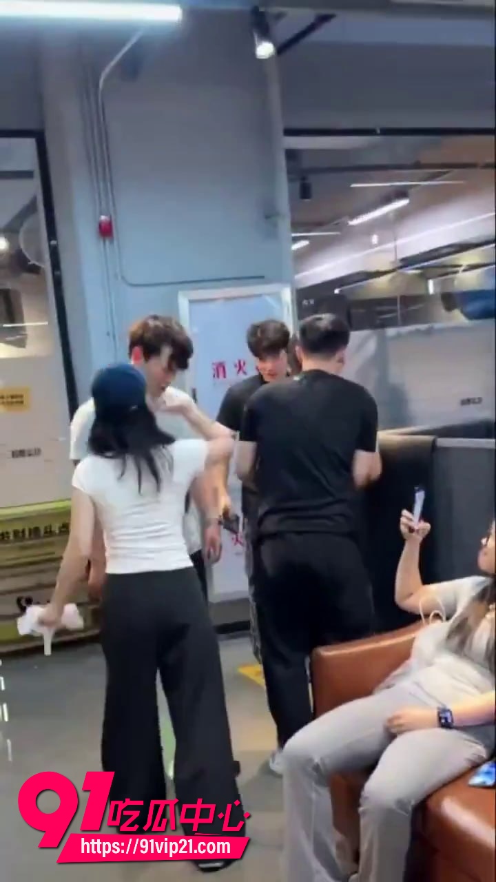 哥们脚踏两只船被找上门6 哥们脚踏两只船被找上门6