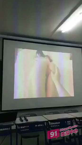 全网热瓜 太原理工大学老师课堂错放A片 男生笑的嘴角比AK都难压