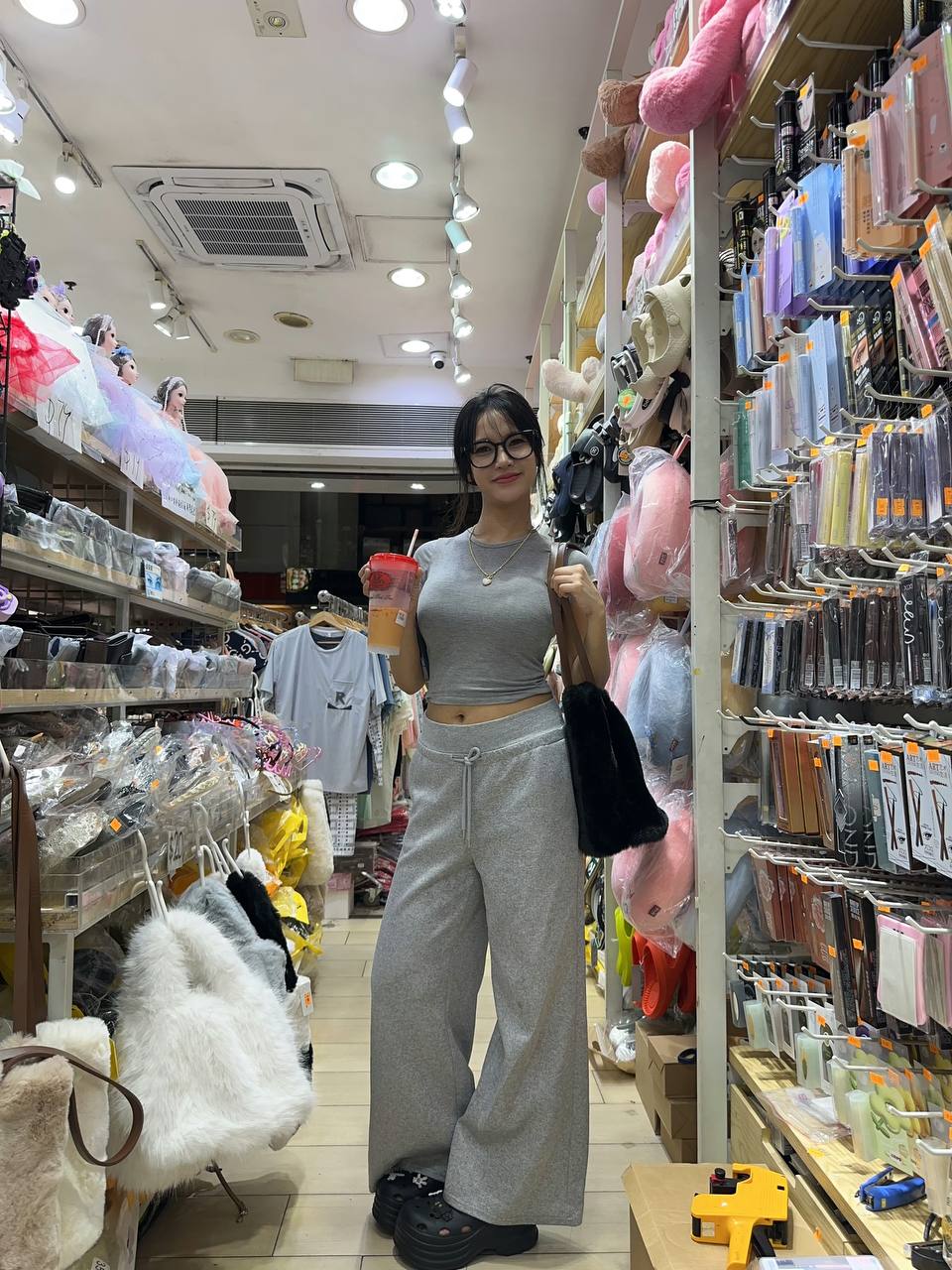 泰国夜店女 到香港卖逼借钱不还 5