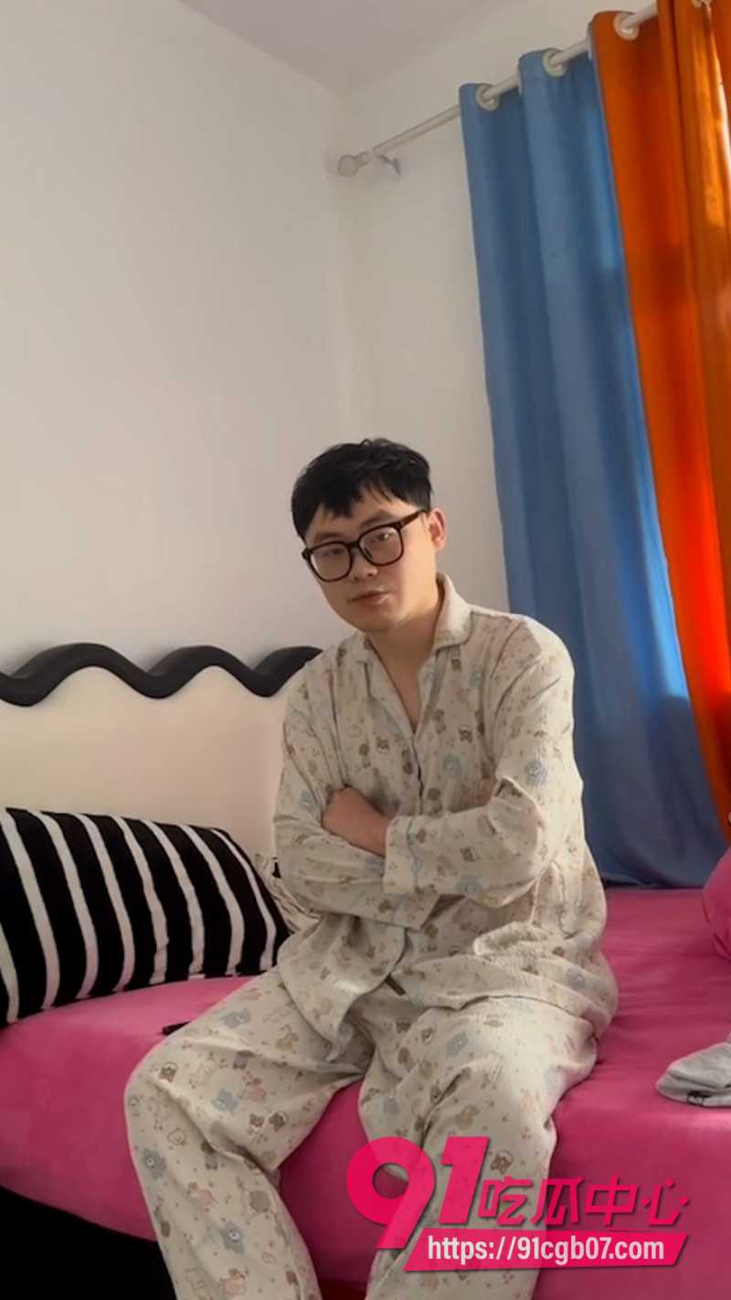 捉奸现实版老婆藏奸夫阳台被抓包1