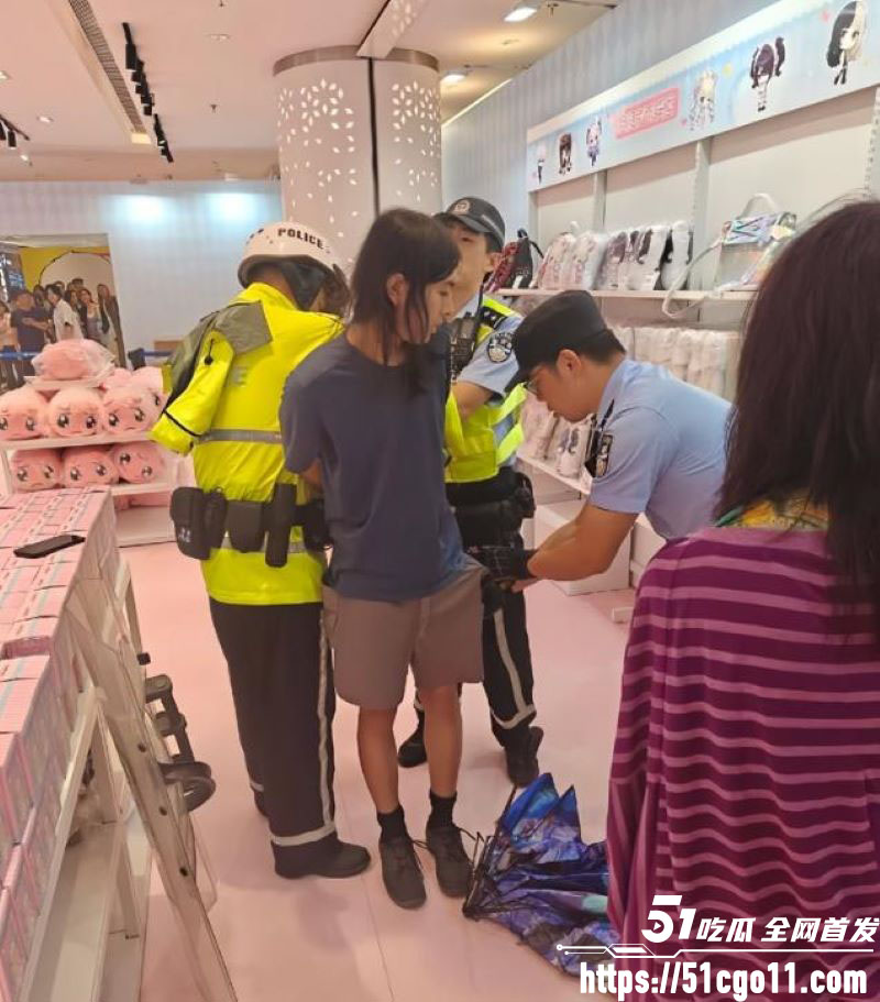 上海南京路超天酱快闪店上演真人血案 3 上海南京路超天酱快闪店上演真人血案 3