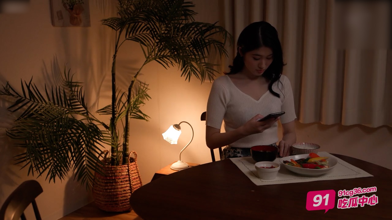 撸片推荐～性感人妻鸳鸯偷情 水乳交融畅快高潮！ 配图
