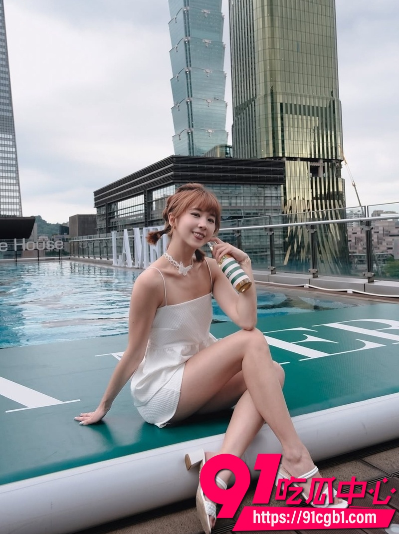 酒店自拍露脸口交无套做爱视频外流 高颜值巨乳博主提扶妮69超骚大屁股被操上下抖动5