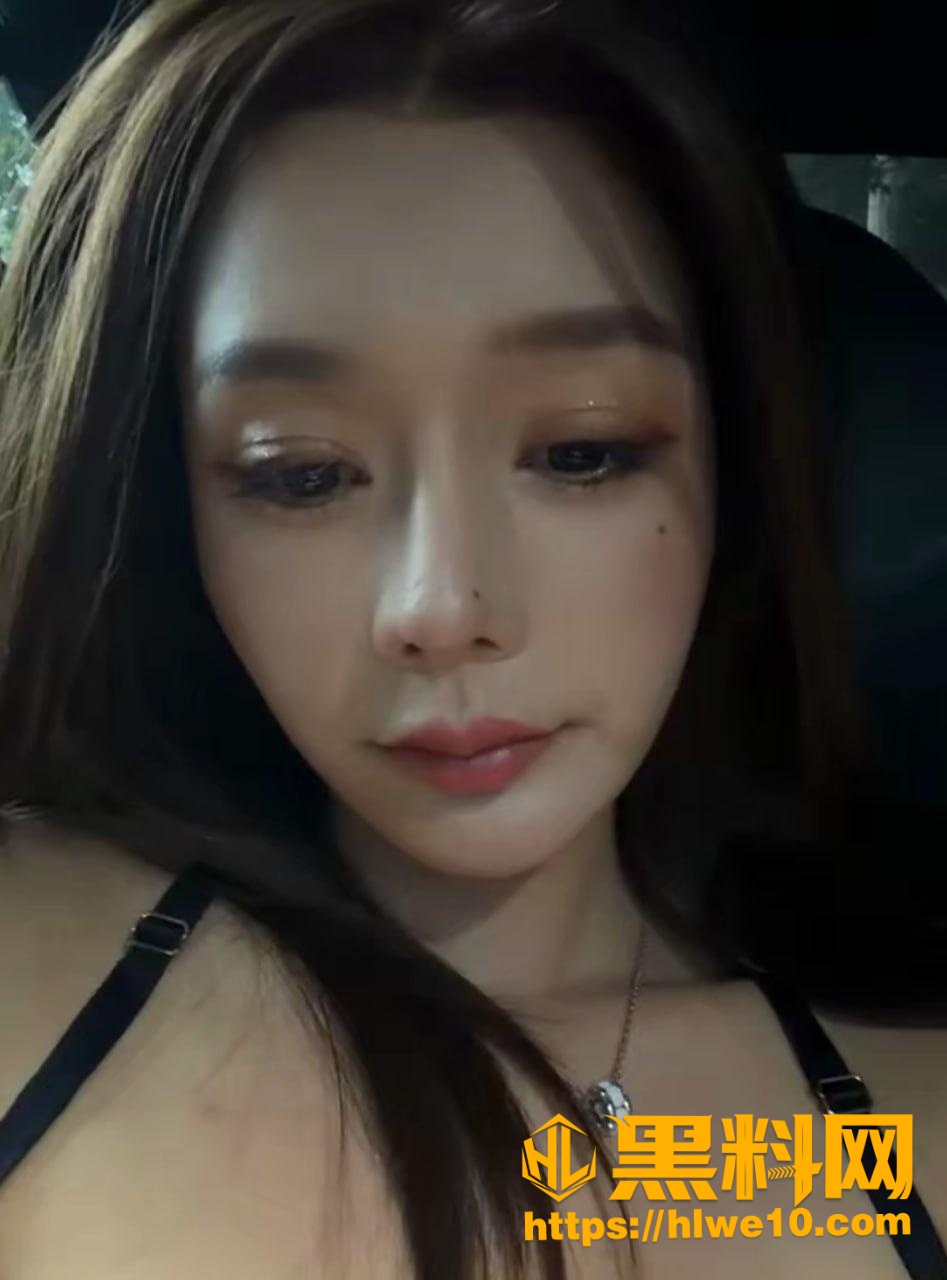 Stripchat女主播 BBi0329 开票秀自慰口交福利 画面超诱人