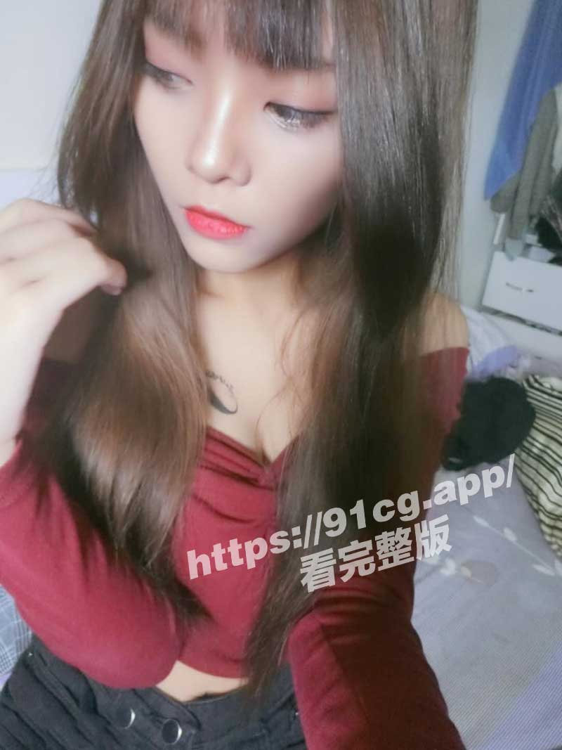 极品反差婊子刺青苗条小妹公交车上露出WC全裸展示家中自慰高潮不断