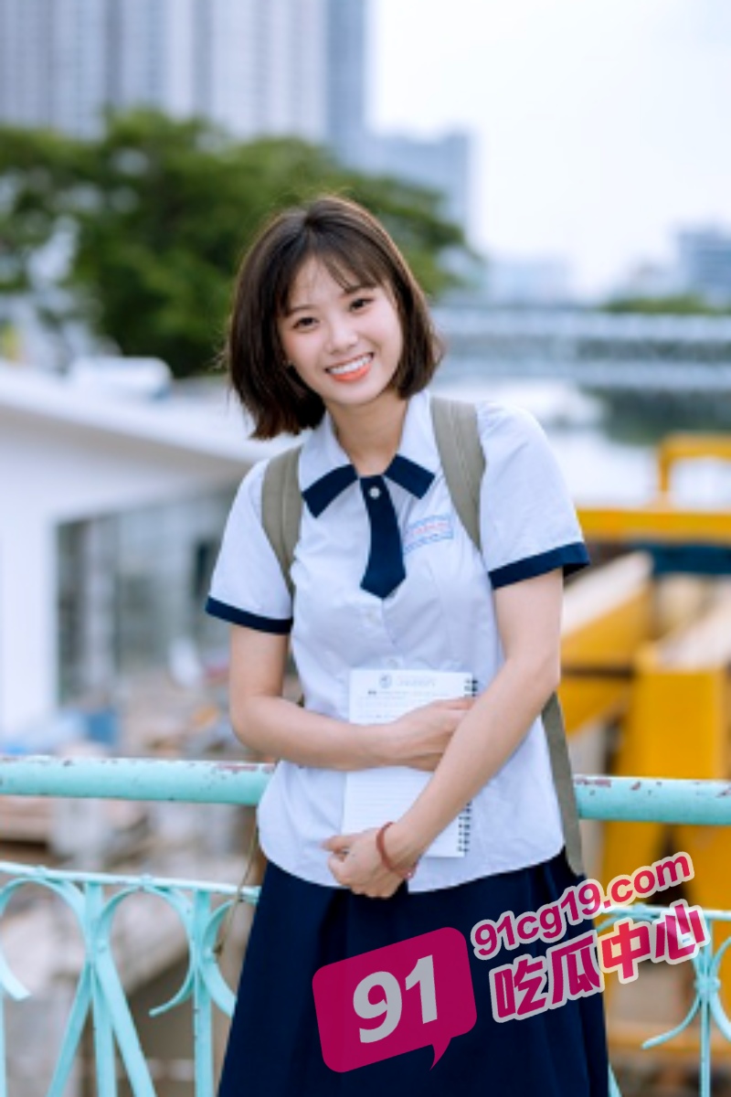 大学生网恋奔现 一杯奶茶就被拿下 JK白丝被抓着头发后入！ 配图5