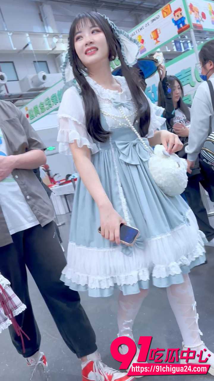 KFC抄底大耳狗洛丽塔学妹3 KFC抄底大耳狗洛丽塔学妹3