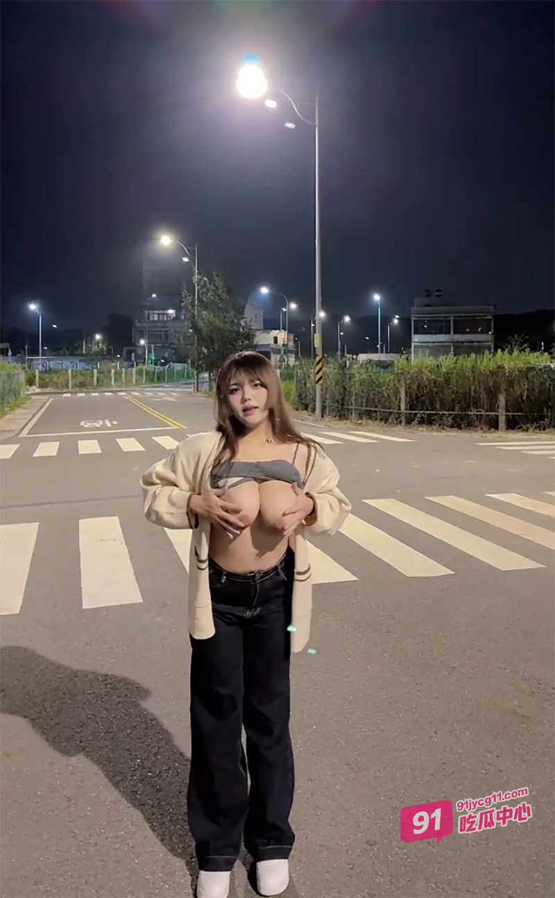 极品巨乳萝莉户外露出调教！谁家小母狗被牵出来遛了～ 配图4