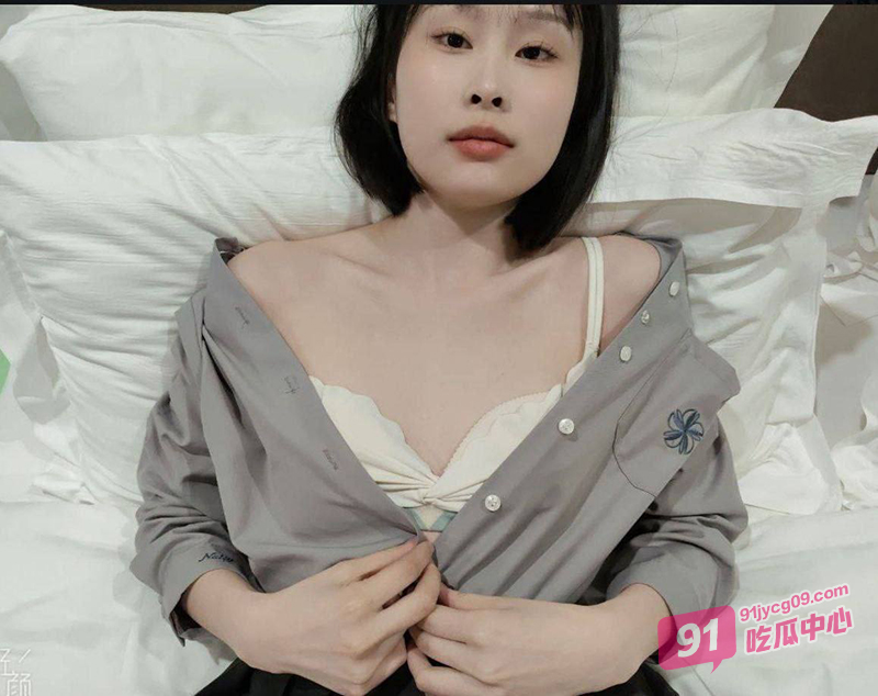 西安交大张婷婷与男友开房自拍泄密！JK制服全程露脸小表情太诱惑了！