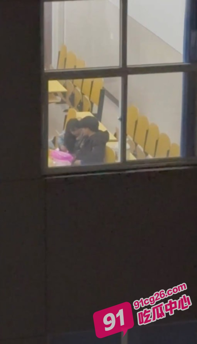 山西师范大学教室门事件 大学生情侣教室口交做爱遭偷拍 引全校疯传！