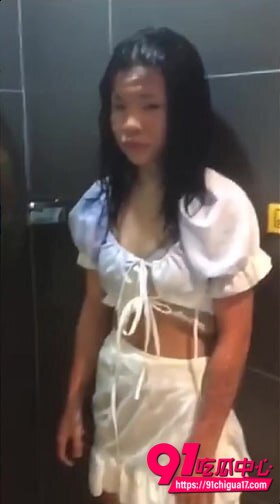 精神小妹被霸凌现场视频8