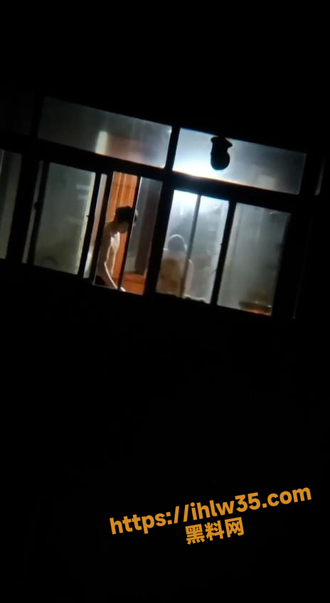 大半夜的邻居家在做红烧肉给我香迷糊了 做饭不穿衣服 美人配美食 爆赞！