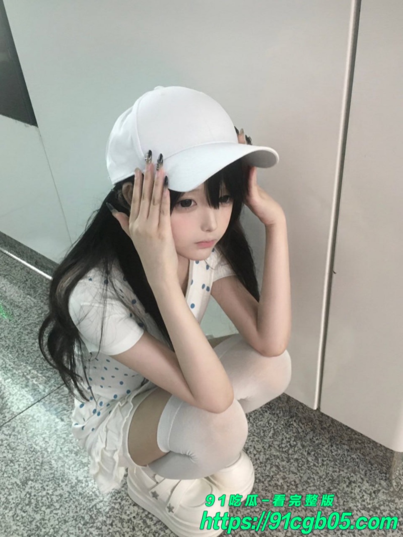 高颜值少萝嫩妹手冲自慰5水印版