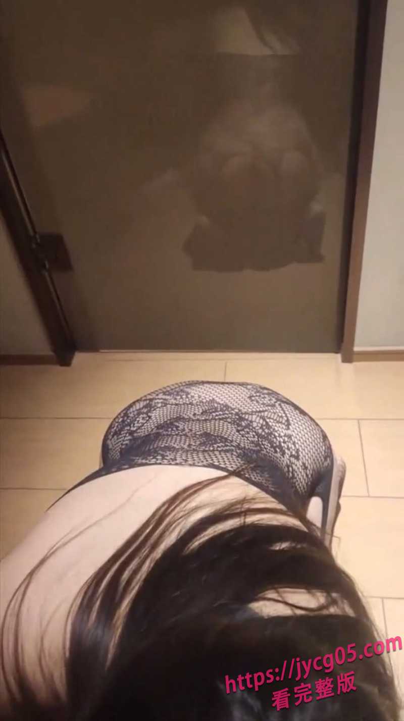 熟龄人妻聚餐后被拿下!反差一换装 瞬间从御姐变浪女!