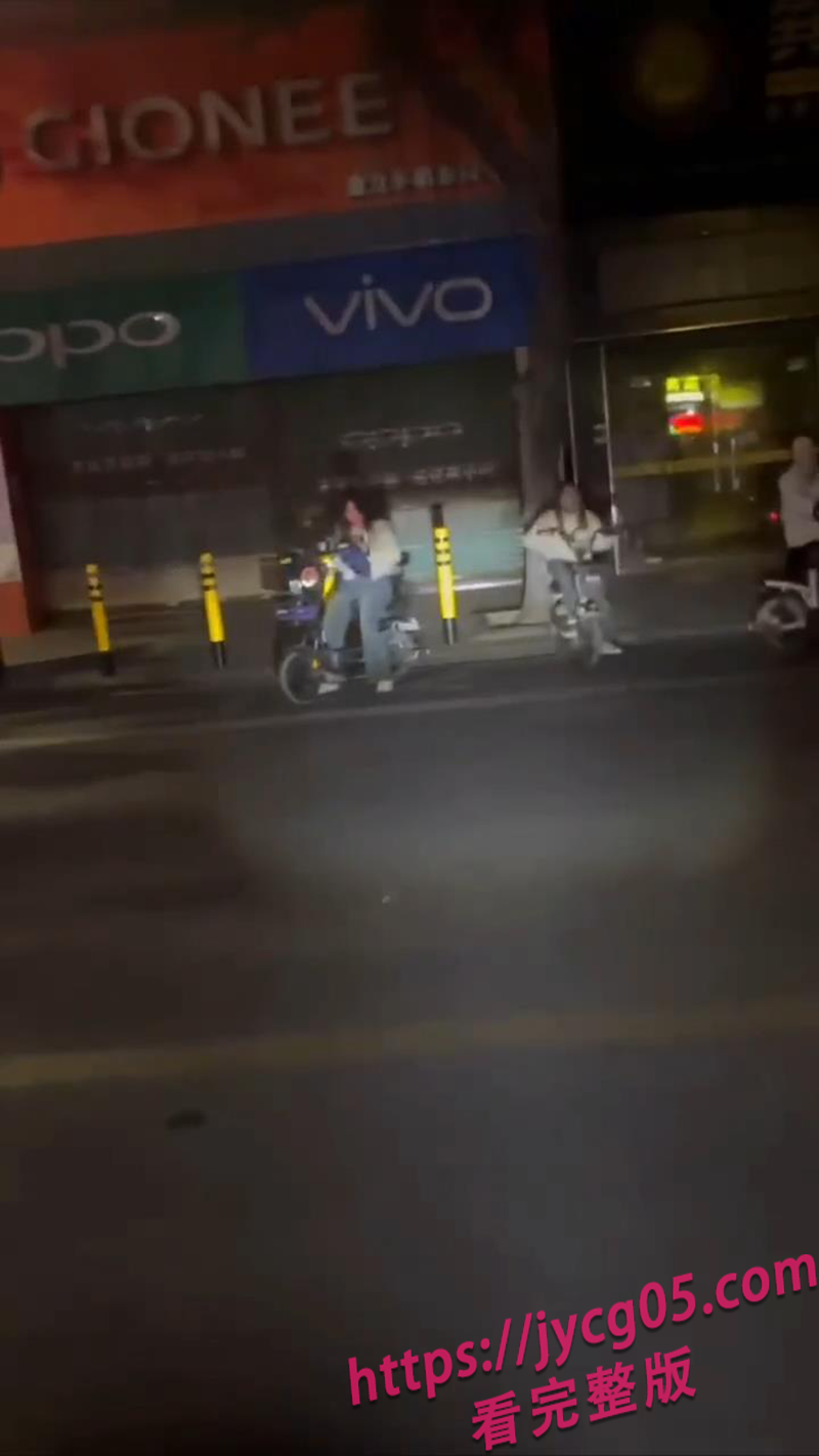 深夜探访城中村“神秘暗店”!广东男子偷拍被抓 全程狂逃曝光!