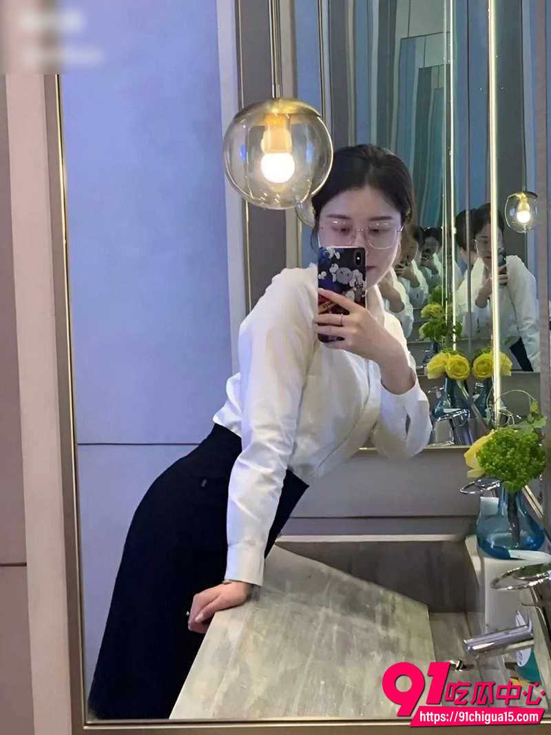 南通93年楼盘女销售 2