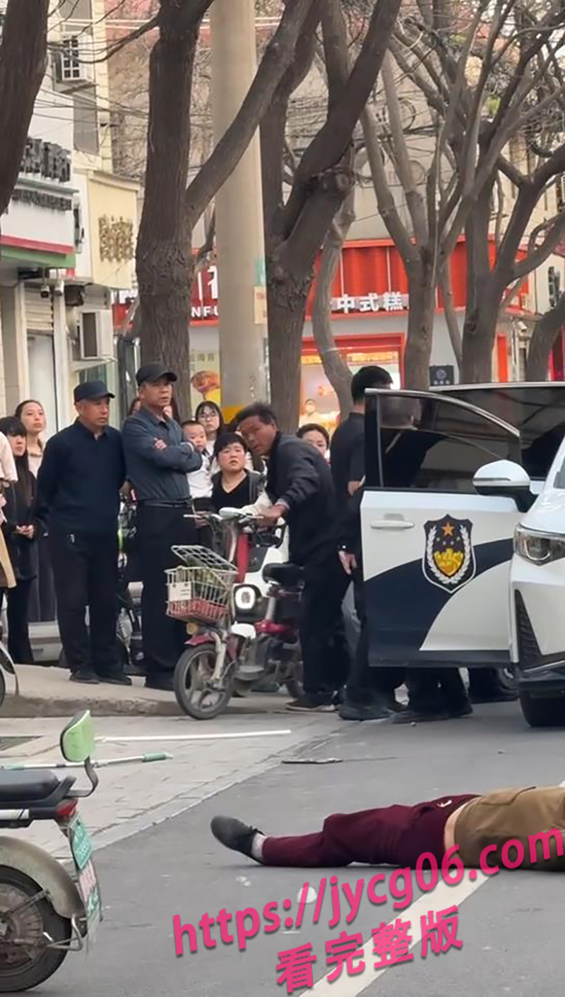 哄堂大孝了家人们！河北街头小三指挥男子拳脚伺候爹妈！ 配图11