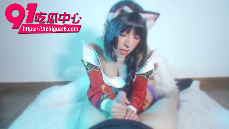 推特女网红Tylerx0x身穿兔女郎情趣内衣给土豪口交吞精7