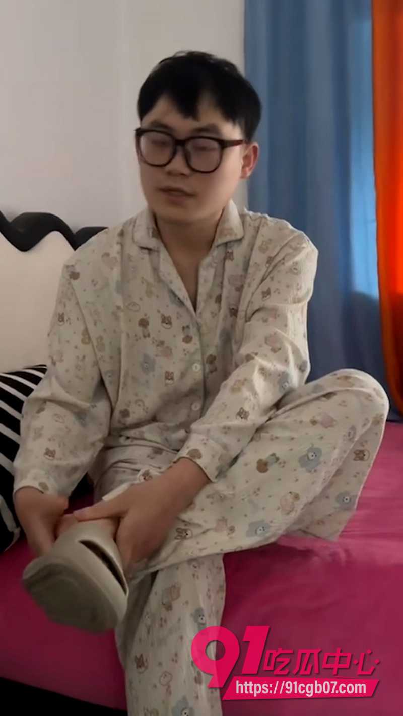 捉奸现实版老婆藏奸夫阳台被抓包3