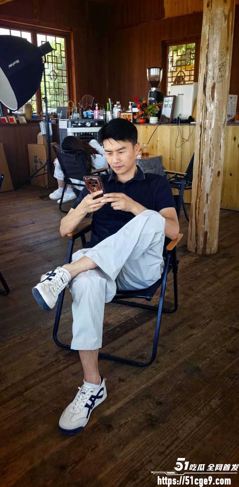 抖音大叔闻鸡起舞直播露屌 5 抖音大叔闻鸡起舞直播露屌 5