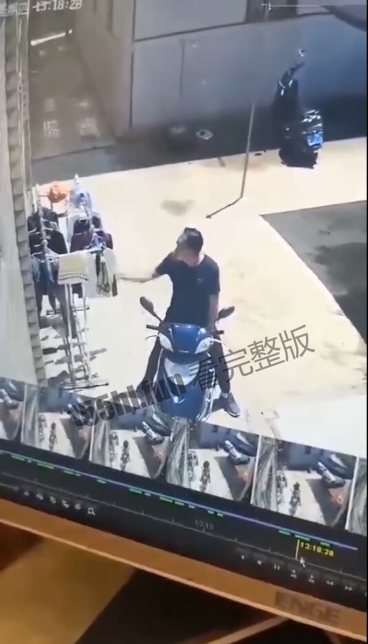 监控下的性怪癖 偷内衣 偷鞋子等 变态被发现抓住的社死瞬间